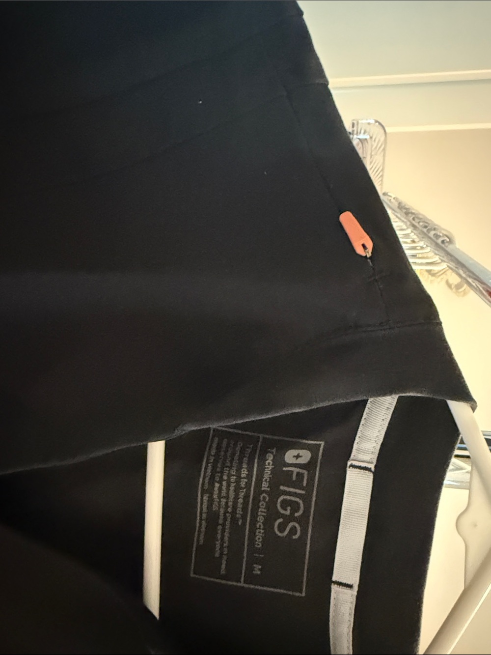 Figs slim Odesa top in black - Medium - Picture 3 of 5